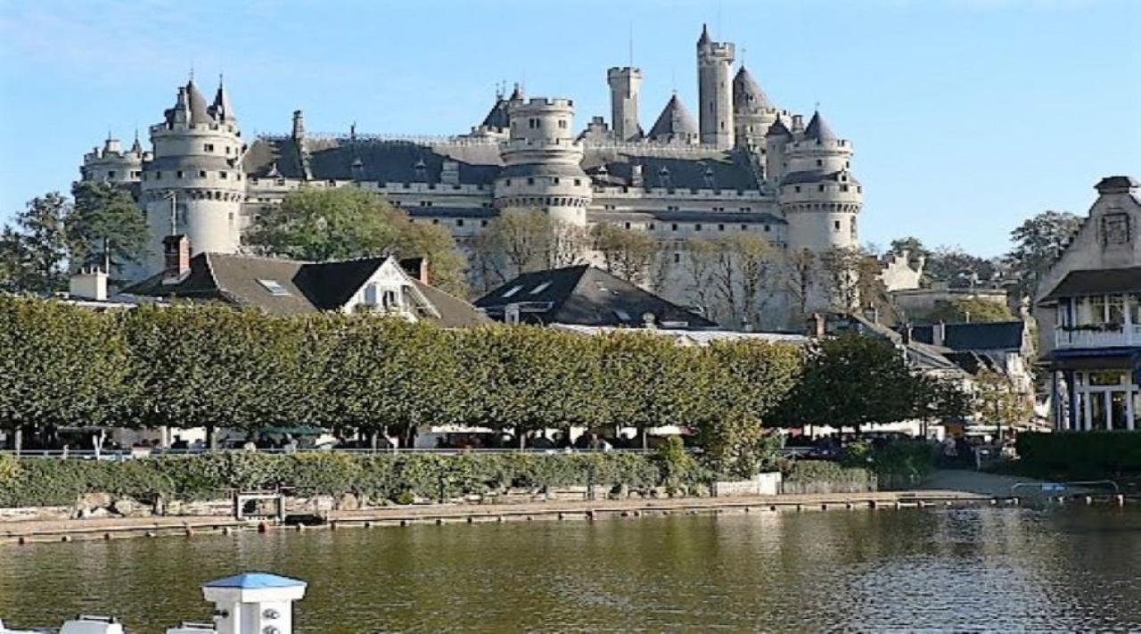 L'Inattendue Pierrefonds Bagian luar foto